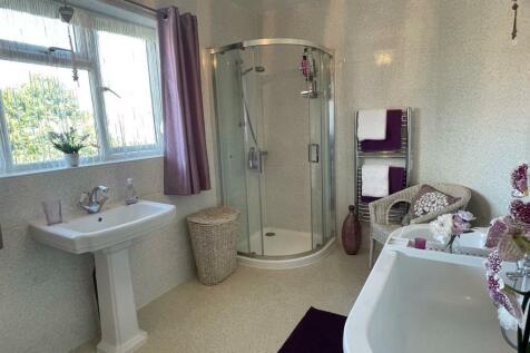 Bathroom2.jpg