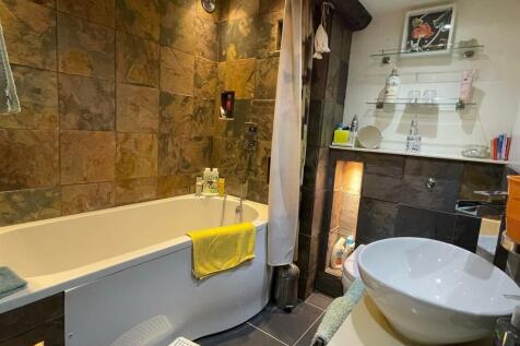 Bathroom,,.,.jpg