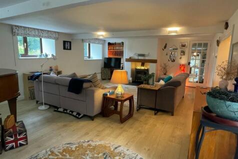 Lounge4.jpg