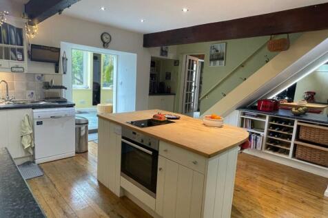 Kitchen2.jpg
