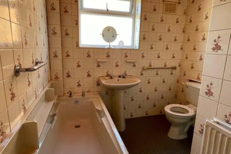 Bathroom.jpg