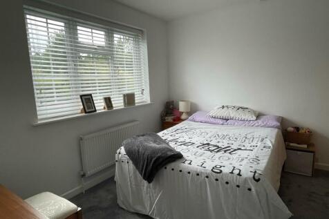 Bedroom..jpg