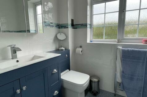 Bathroom..jpg