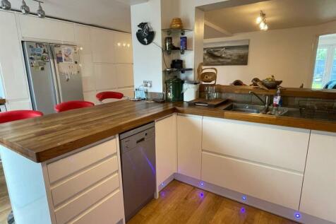 Kitchen..jpg