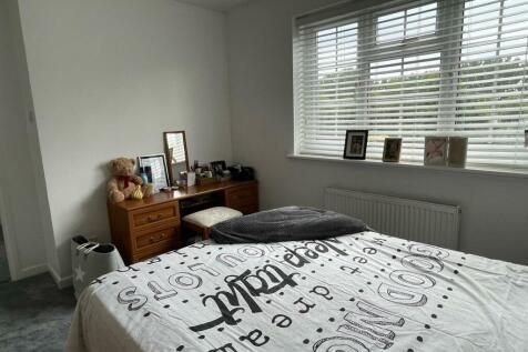 Bedroom...jpg