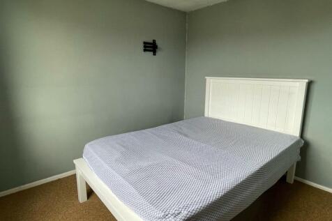 Bedroom&#39;.jpg
