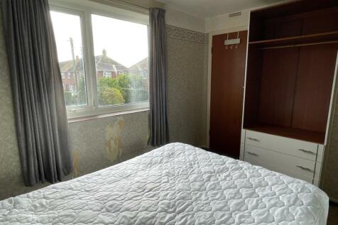 Bedroom..jpg