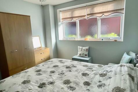 Bedroom..jpg