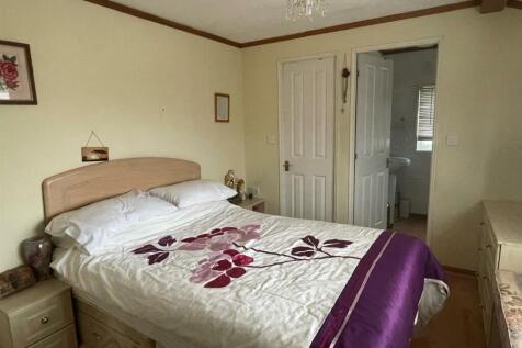 Bedroom..jpg