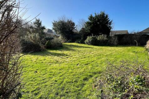 Rear Garden.,..jpg
