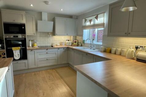 Kitchen,..jpg