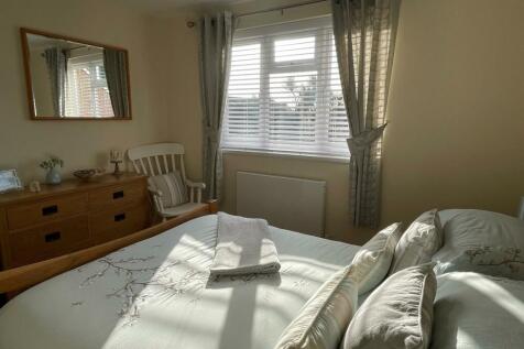 Bedroom..jpg