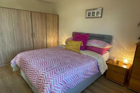 Bedroom,.jpg