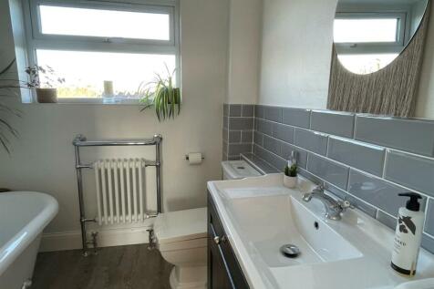 Bathroom..jpg