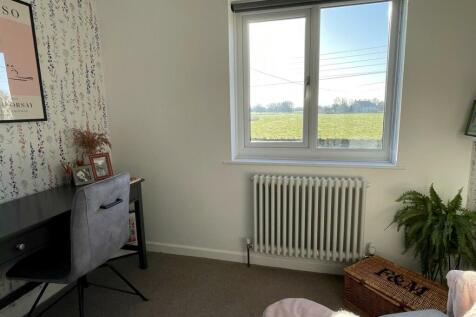 Bedroom..jpg