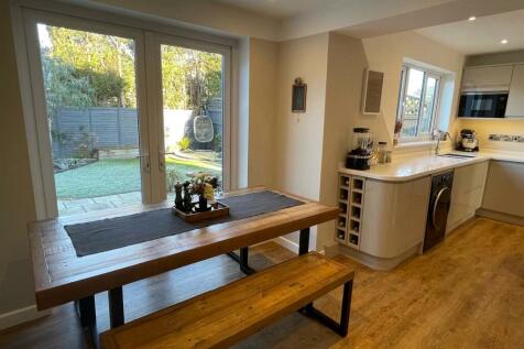 Kitchen,..jpg