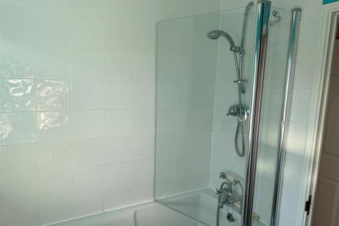 Bathroom..jpg