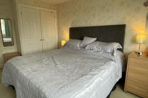 Bedroom...jpg