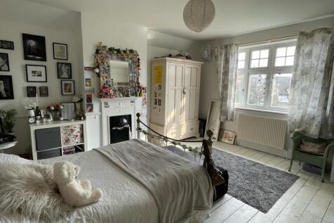 Bedroom....jpg