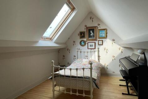 Bedroom,.jpg