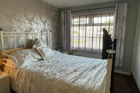 bedroom;.jpg