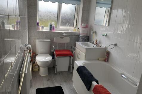 Bathroom.jpg