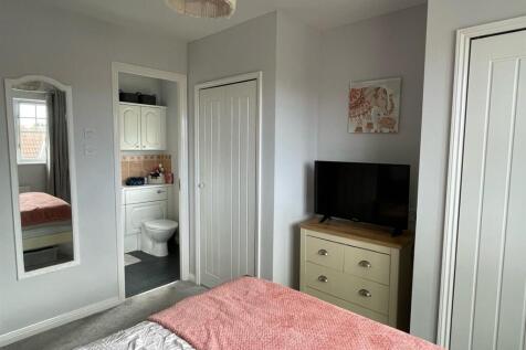 Master En Suite.jpg