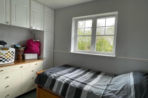 Bedroom..jpg