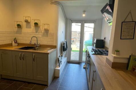 Kitchen...jpg