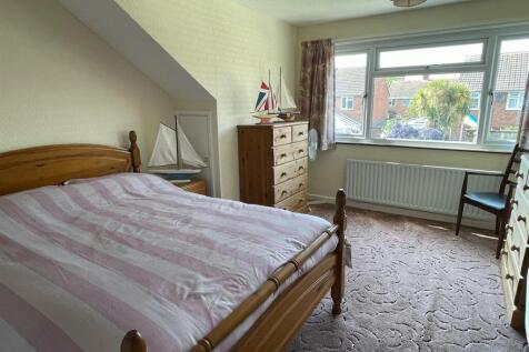 Bedroom..jpg