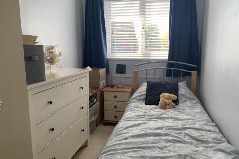 Bedroom..jpg