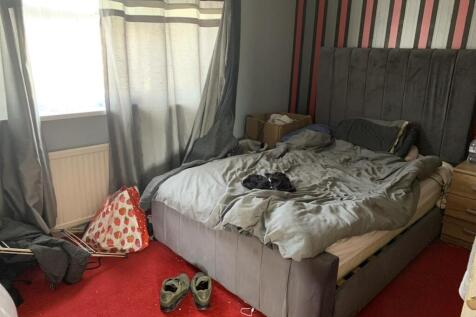 Bedroom..jpg