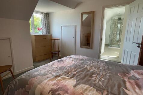 Bedroom..jpg