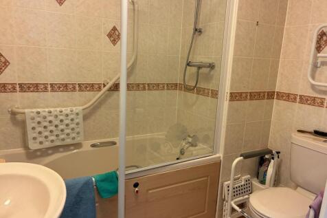 Bathroom..jpg