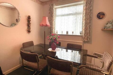 Bedroom/Dining Room