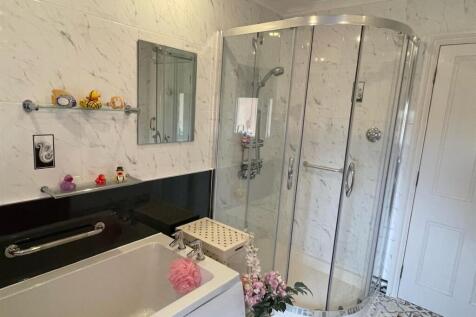 Bathrom1.jpg