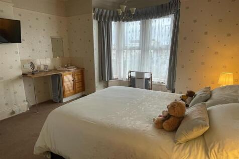 Bedroom1..jpg