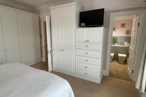 Master Bedroom.jpg