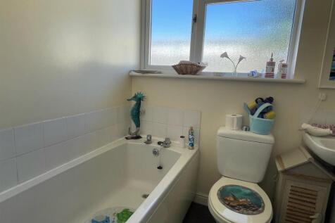 Bathroom..jpg