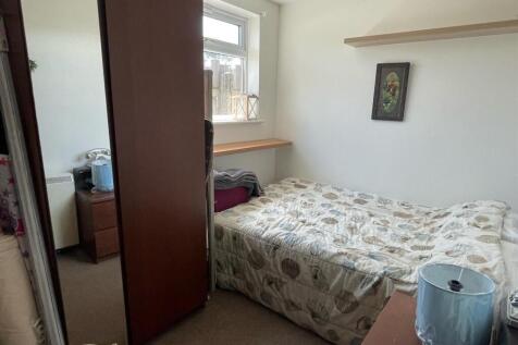 Bedroom..jpg