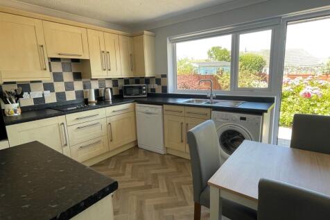 Kitchen..jpg