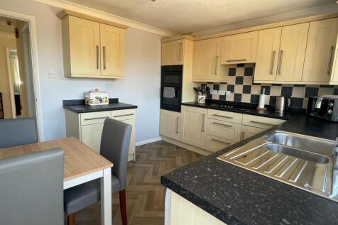Kitchen...jpg