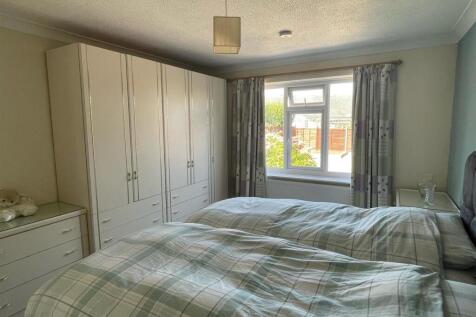 Bedroom..jpg