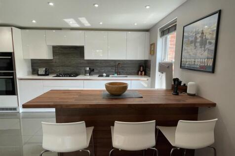 Kitchen...jpg