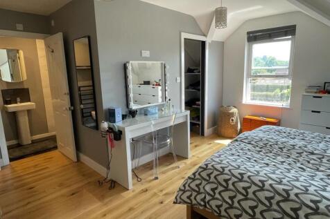 Bedroom..jpg