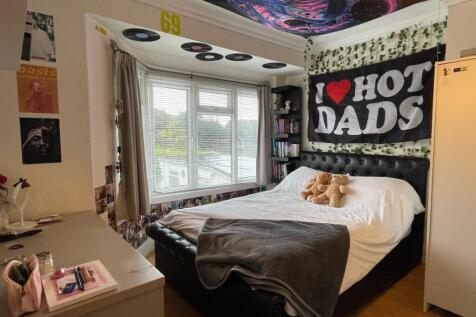 Bedroom...jpg