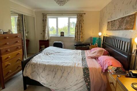 Main bedroom 2.jpg