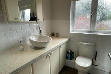 Bathroom 2.jpg