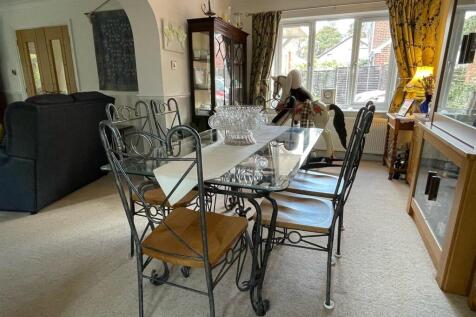 Dining room 2.jpg