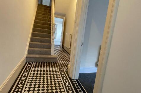 Hallway 2.jpg